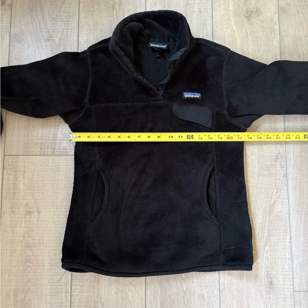 Patagonia women’s Re-Tool Black Fleece Jacket - Picture 3 of 4